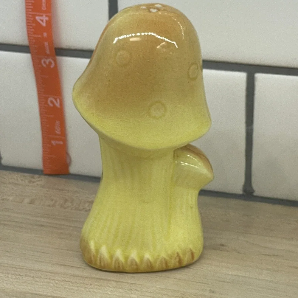 Vintage Mushroom‎ Salt and Pepper Shakers Made in Japan Yellow FLAWS 60s Yellow
